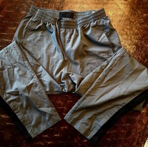 Under Armour Men's Loose Fit Gray Mesh-Lined Sweatpants Size Medium